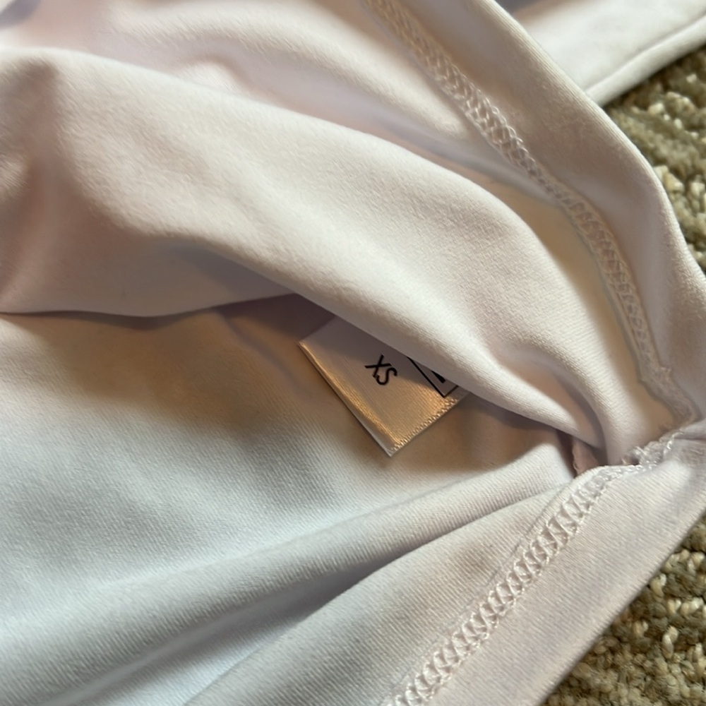 Keyhole Long Sleeve - Picture 3 of 4